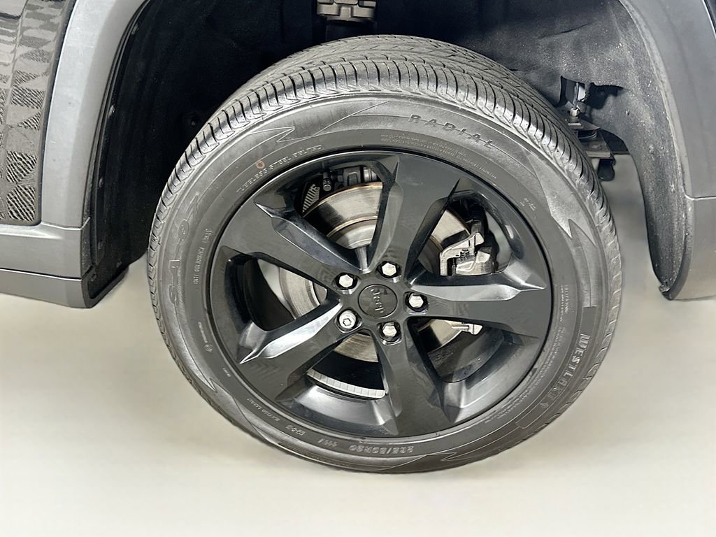 Used 2023 Jeep Grand Cherokee L Limited w/ Luxury Tech Group II image 24