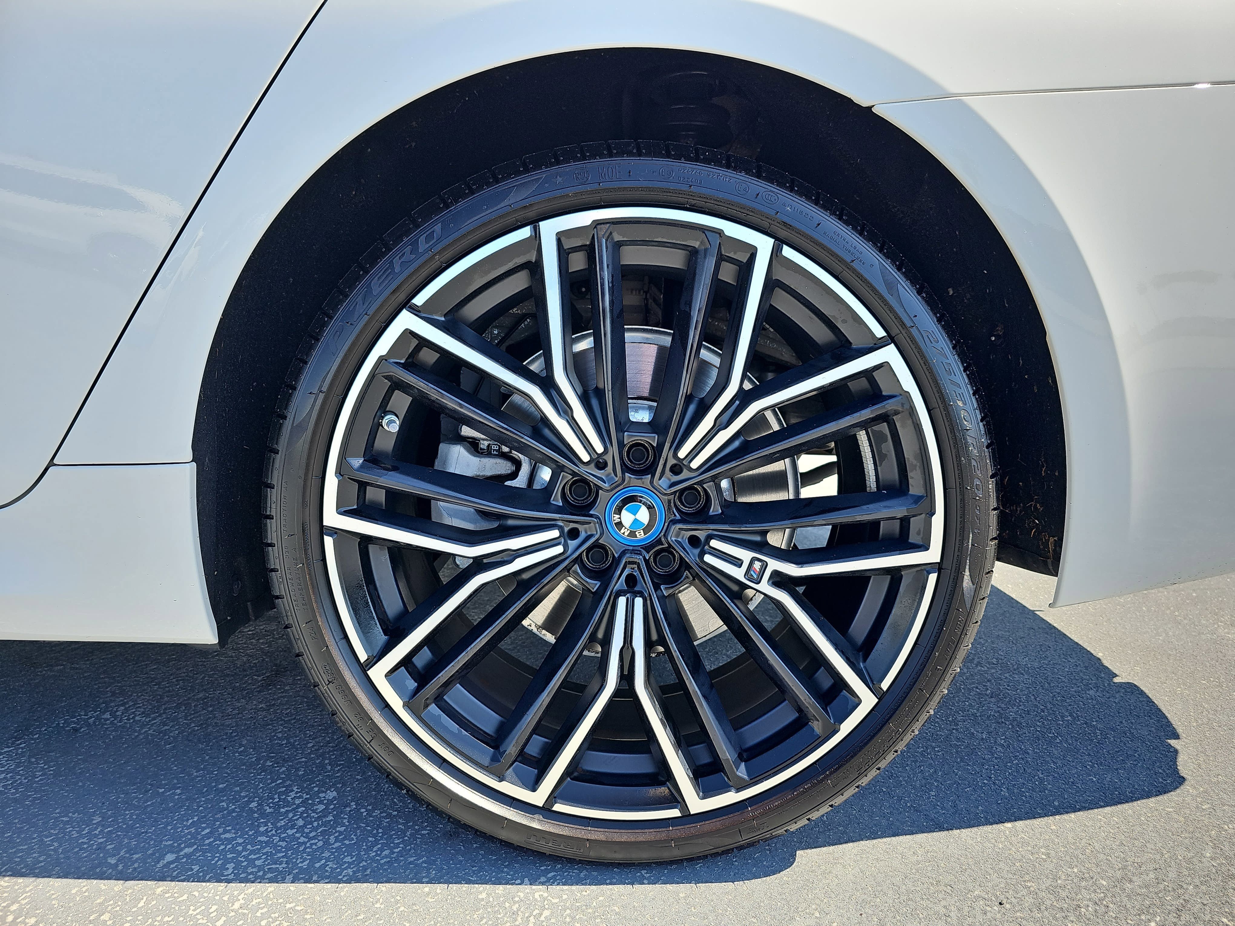 Used 2023 BMW 530e w/ M Sport Package image 34