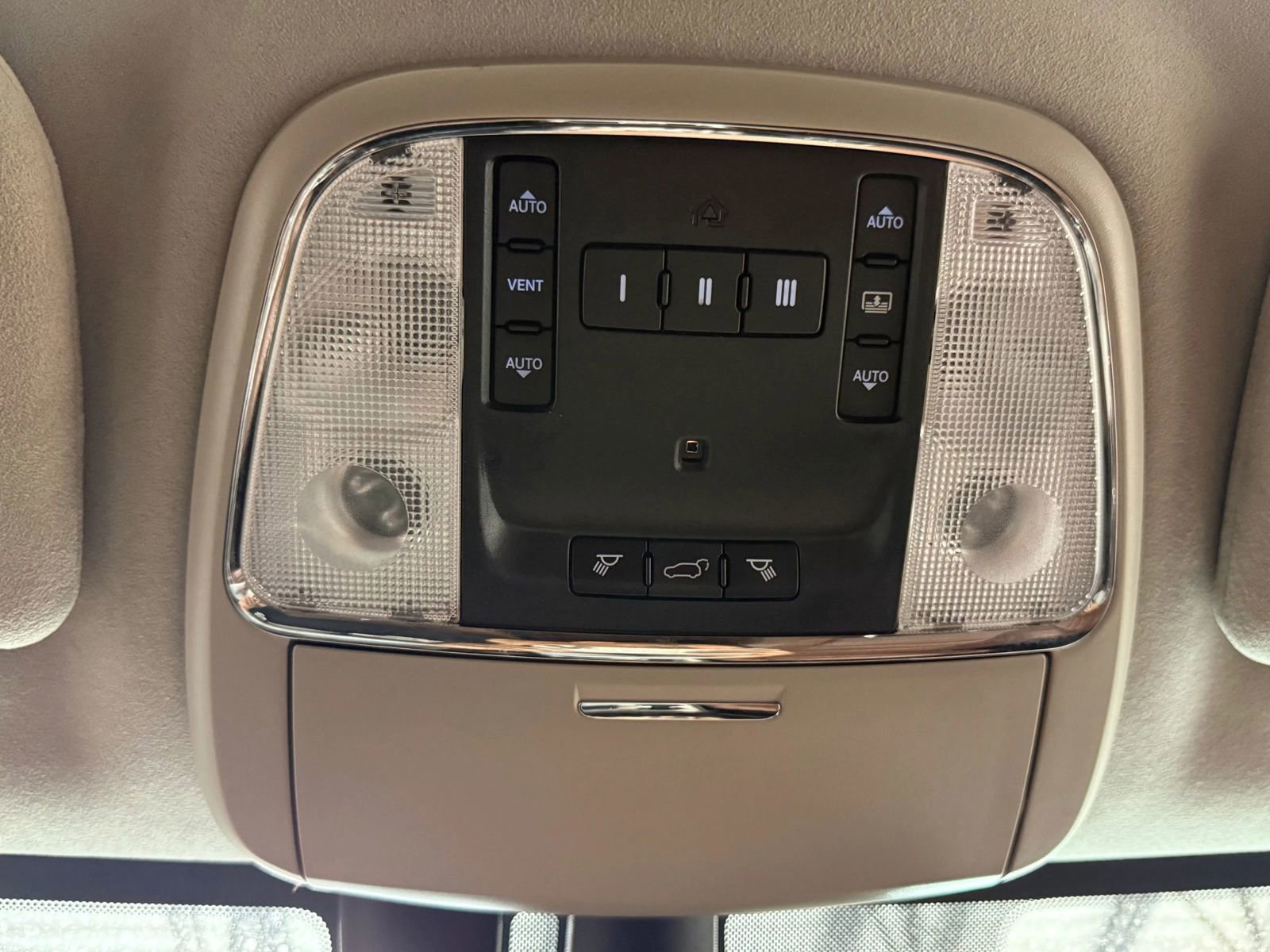 Used 2016 Jeep Grand Cherokee Summit w/ Platinum Series Group AWD/4WD image 37