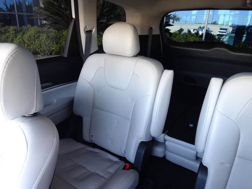 Used 2022 Kia Telluride S FWD image 14