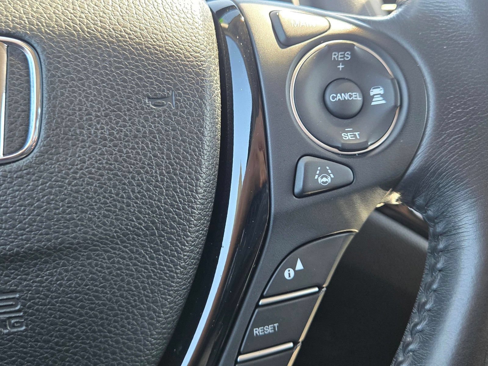 Used 2018 Honda Pilot Touring image 27