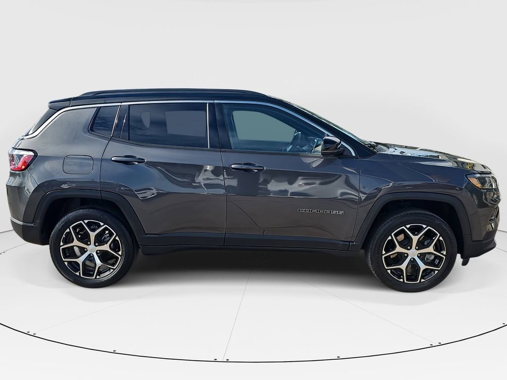 Used 2024 Jeep Compass Limited image 2