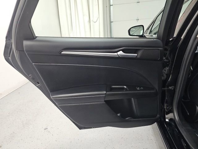 Used 2017 Ford Fusion Titanium image 28