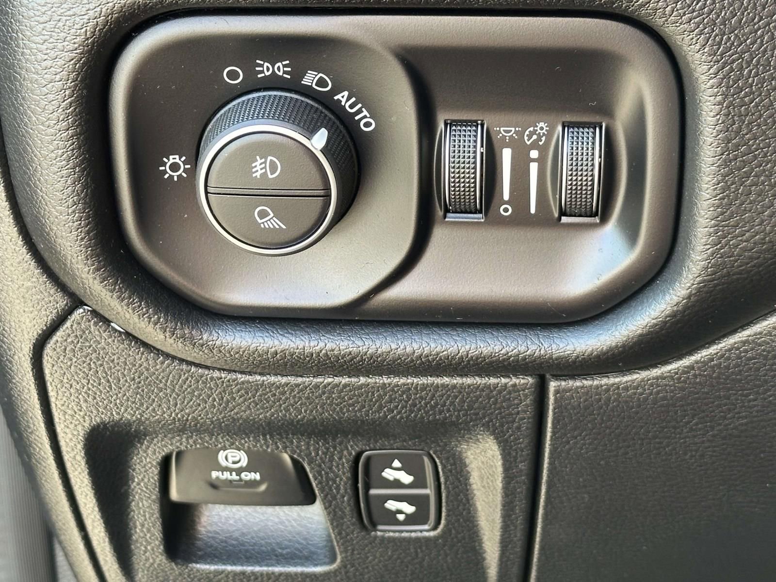 Used 2023 RAM 1500 Laramie AWD/4WD image 17