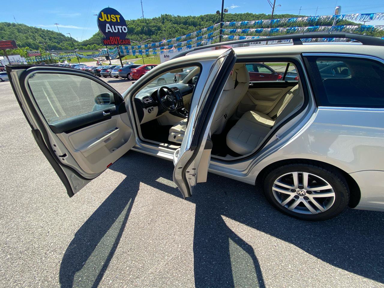 Used 2011 Volkswagen Jetta TDI FWD image 17