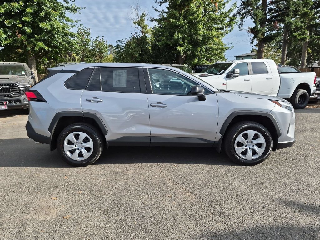 Used 2025 Toyota RAV4 LE AWD/4WD image 8