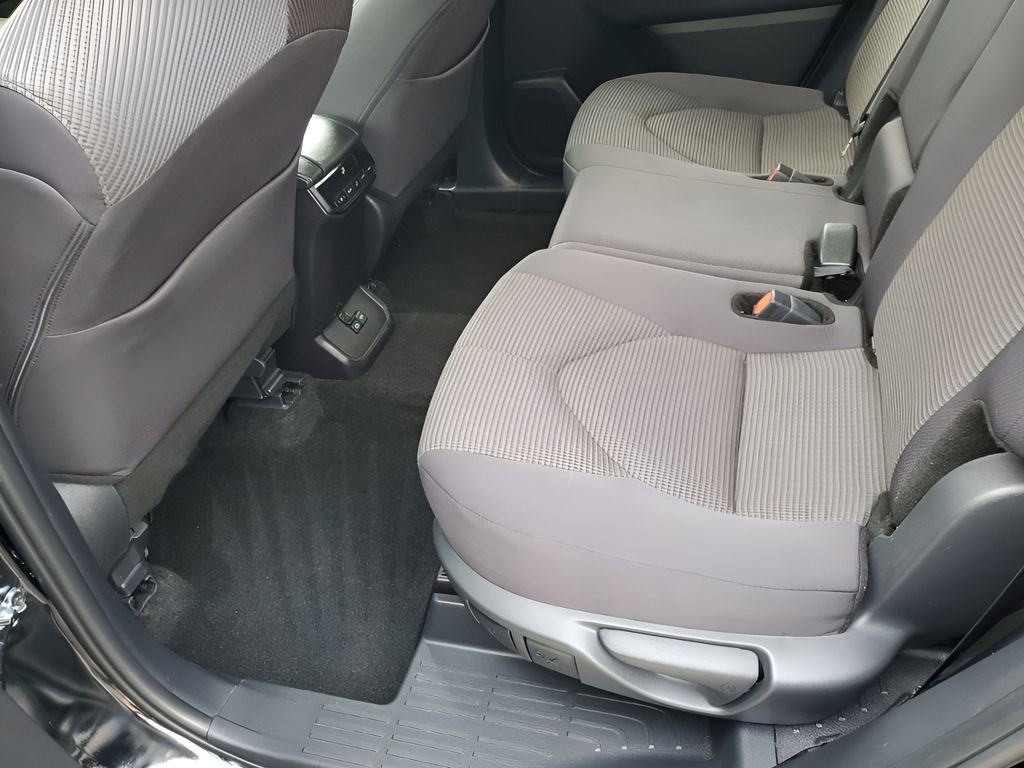 Used 2025 Toyota Highlander LE image 20