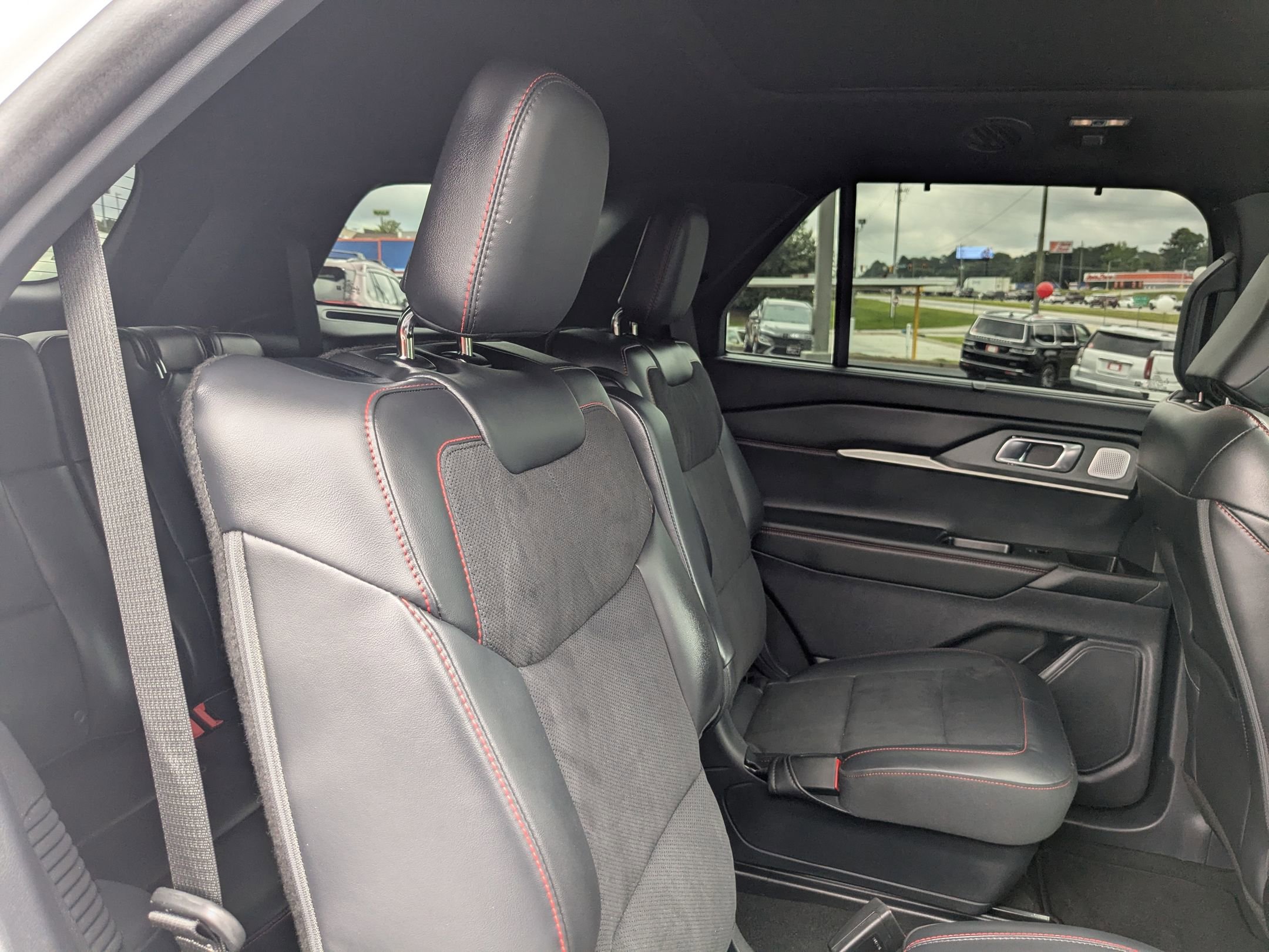 Used 2025 Ford Explorer ST image 28