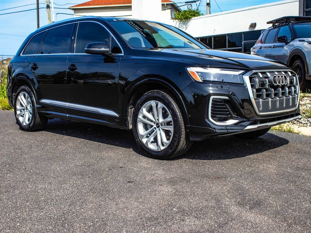 Used 2025 Audi Q7 2.0T Premium w/ Convenience Package AWD/4WD image 3