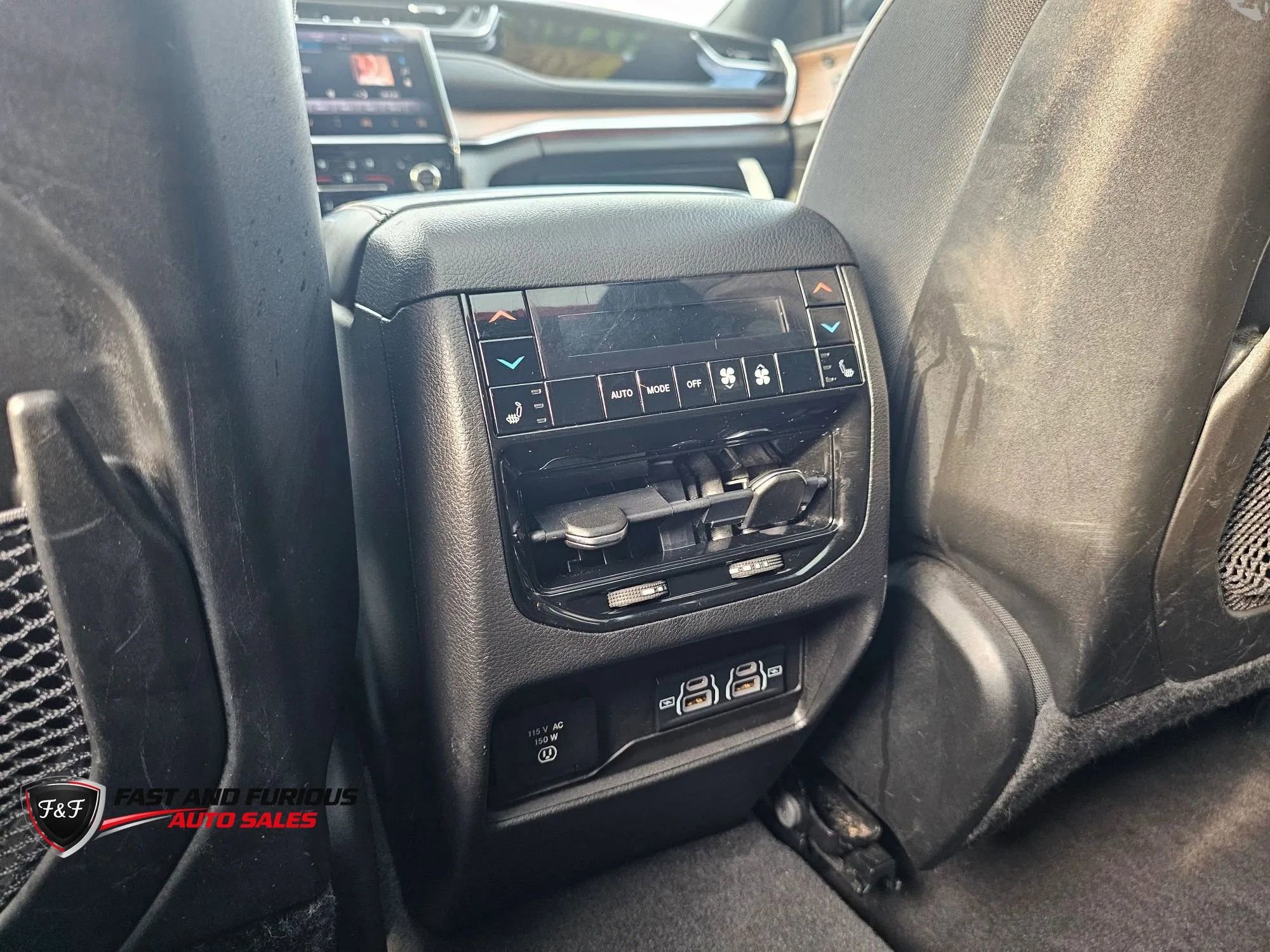 Used 2022 Jeep Grand Cherokee Summit w/ Luxury Tech Group V AWD/4WD image 26