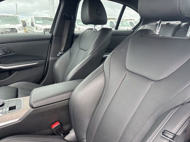 Used 2025 BMW 330i Sedan image 9