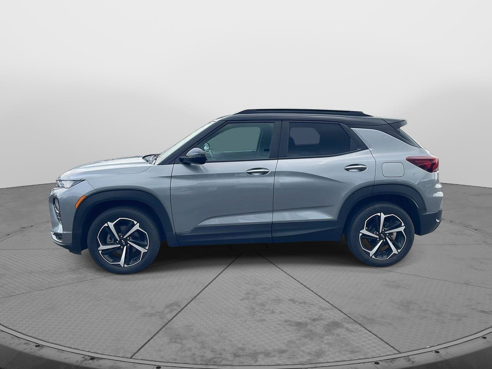 Used 2023 Chevrolet TrailBlazer RS w/ Sun and Liftgate Package AWD/4WD image 3