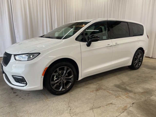 New 2026 Chrysler Pacifica Select image 4