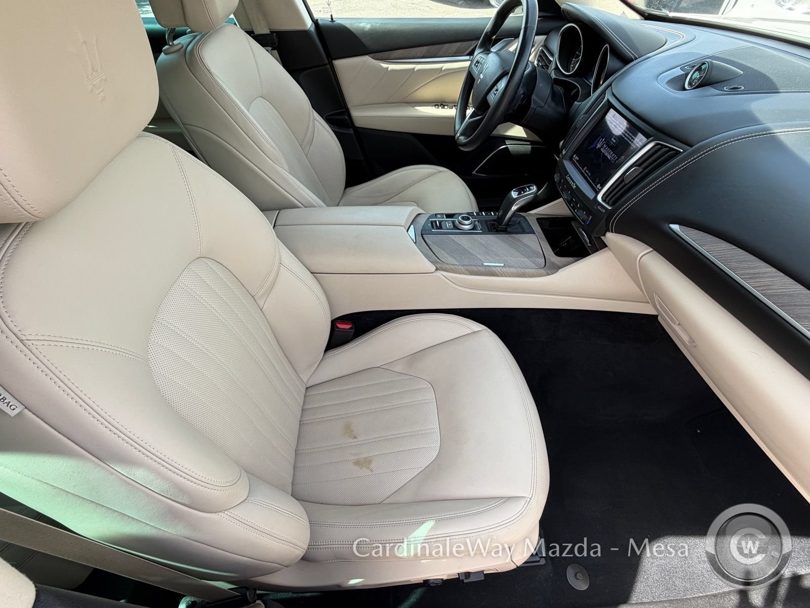 Used 2019 Maserati Levante GranLusso AWD/4WD image 12
