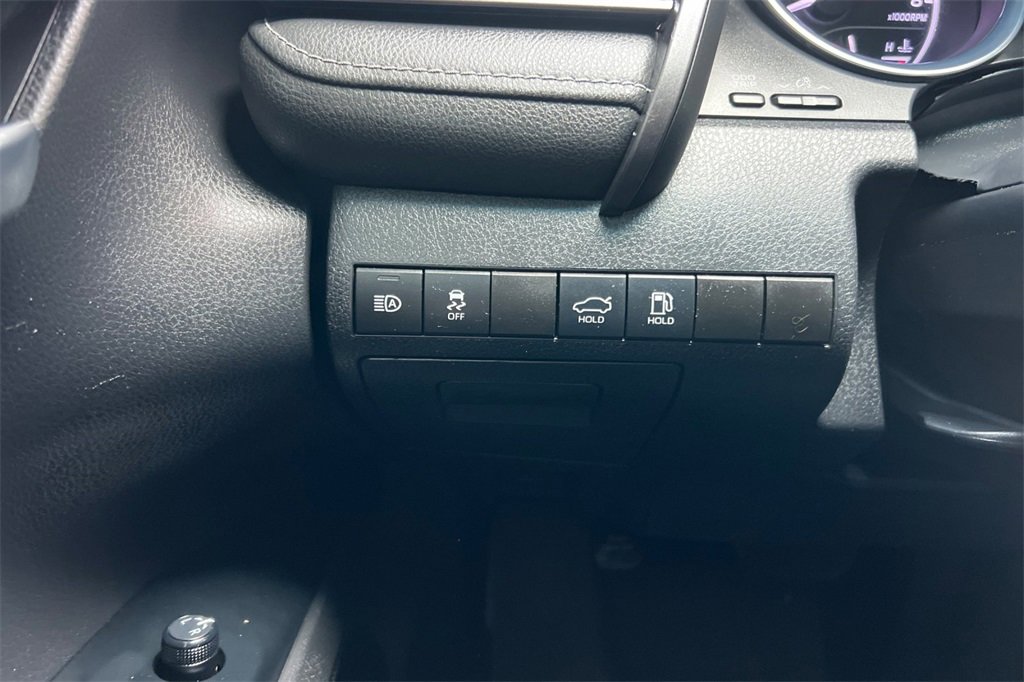 Used 2020 Toyota Camry SE image 29