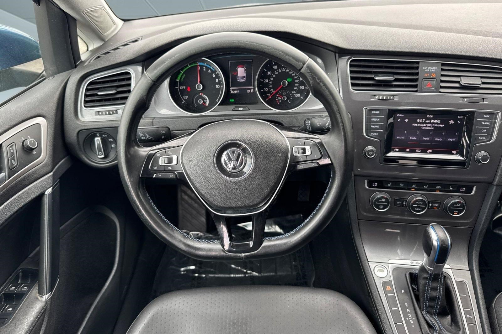 Used 2015 Volkswagen e-Golf SEL Premium FWD image 31