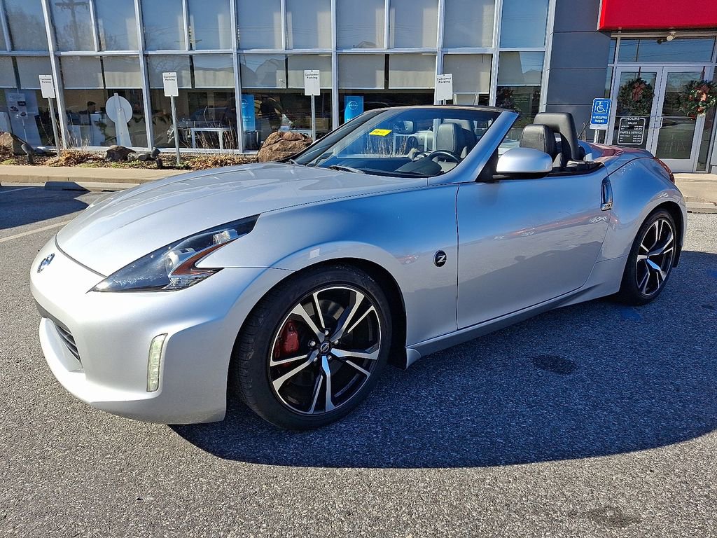 Used 2018 Nissan 370Z Touring Sport image 3