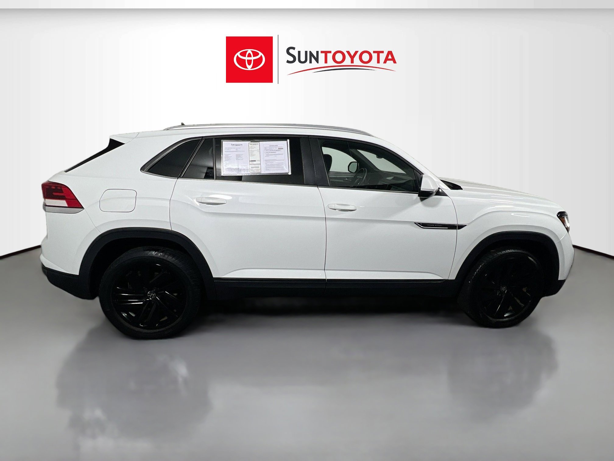 Used 2022 Volkswagen Atlas Cross Sport SE image 2