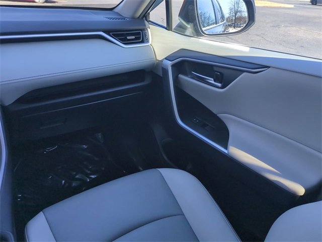 Used 2021 Toyota RAV4 XLE Premium image 17