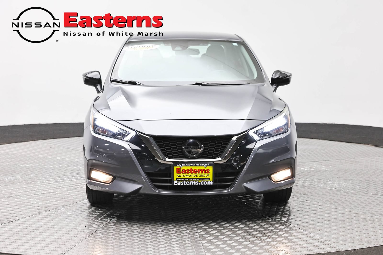 Used 2021 Nissan Versa SR FWD image 2