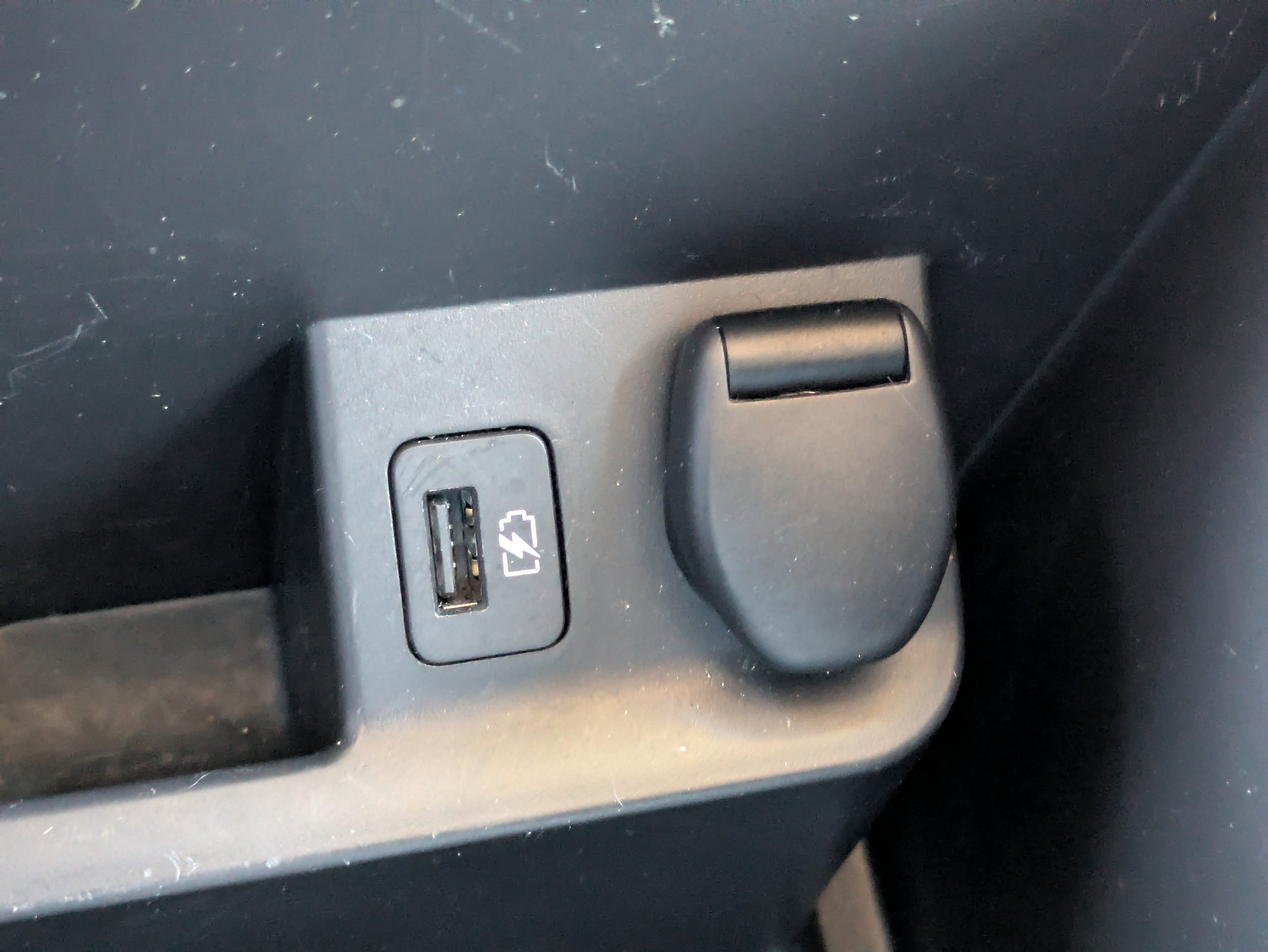 Used 2018 Nissan Rogue SV image 31