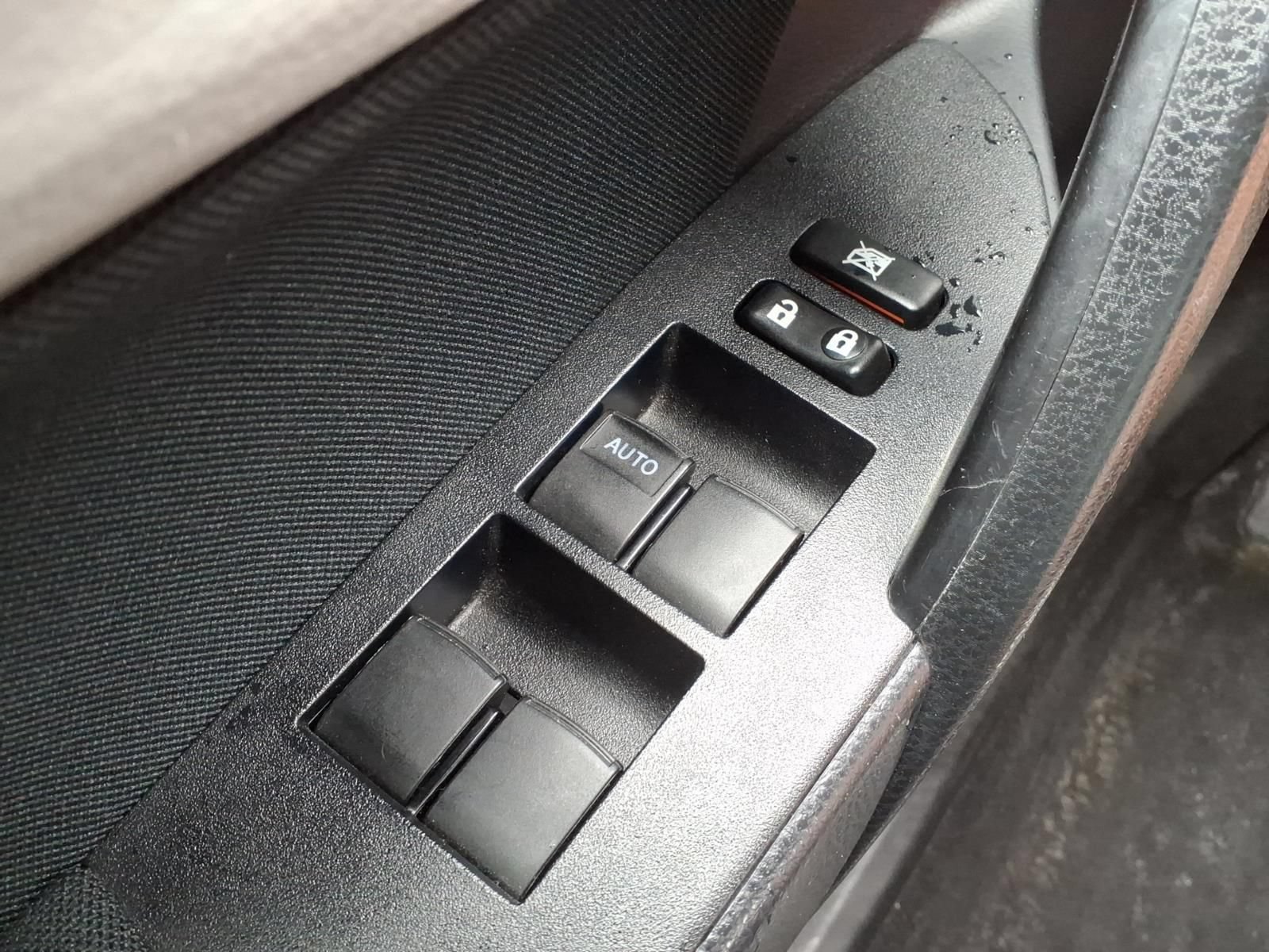 Used 2015 Toyota Corolla LE FWD image 28