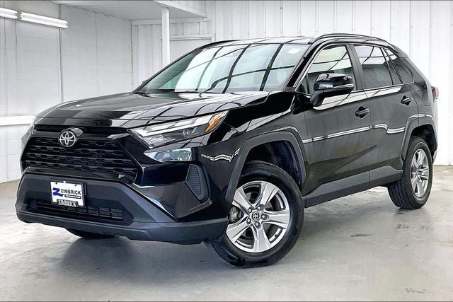 Used 2024 Toyota RAV4 XLE AWD/4WD image 2