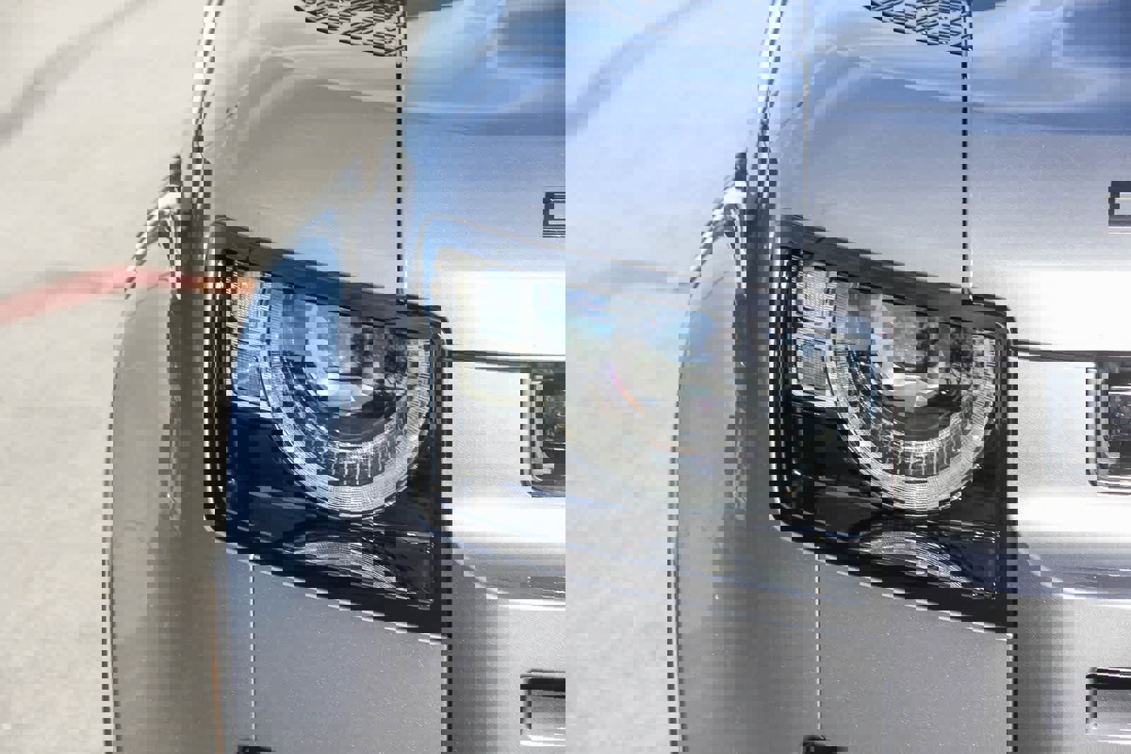 Used 2023 Land Rover Defender 130 SE image 10