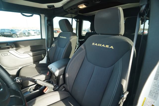 Used 2015 Jeep Wrangler Unlimited Sahara w/ Dual Top Group image 35