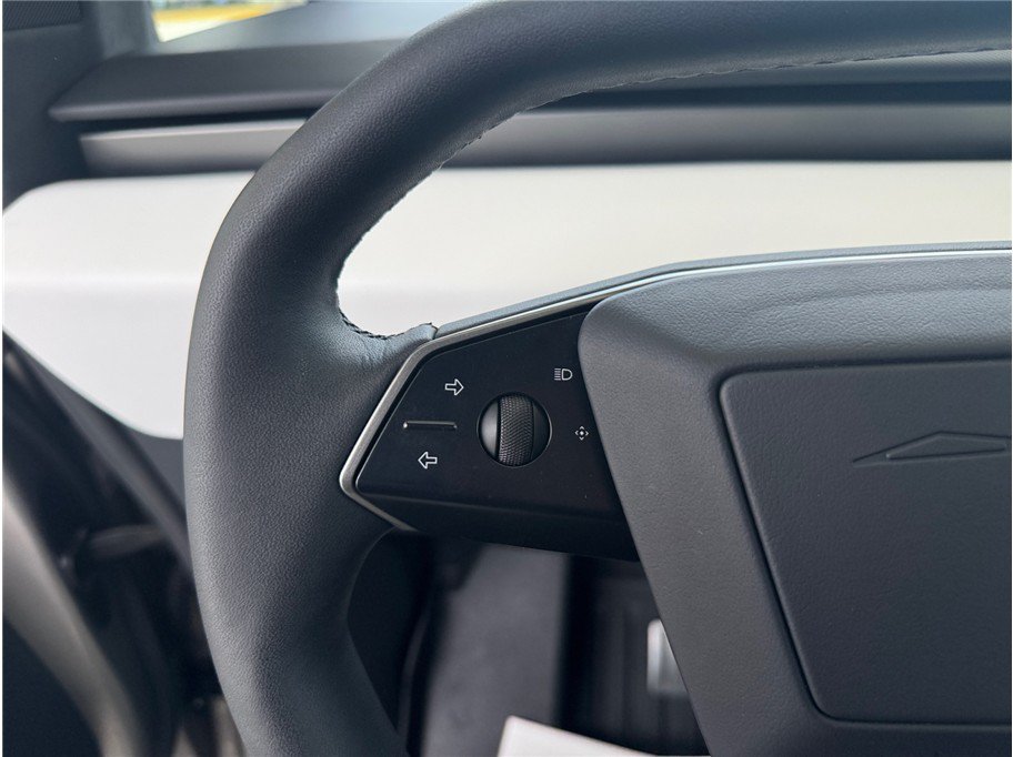 Used 2024 Tesla Cybertruck AWD Crew Cab image 21