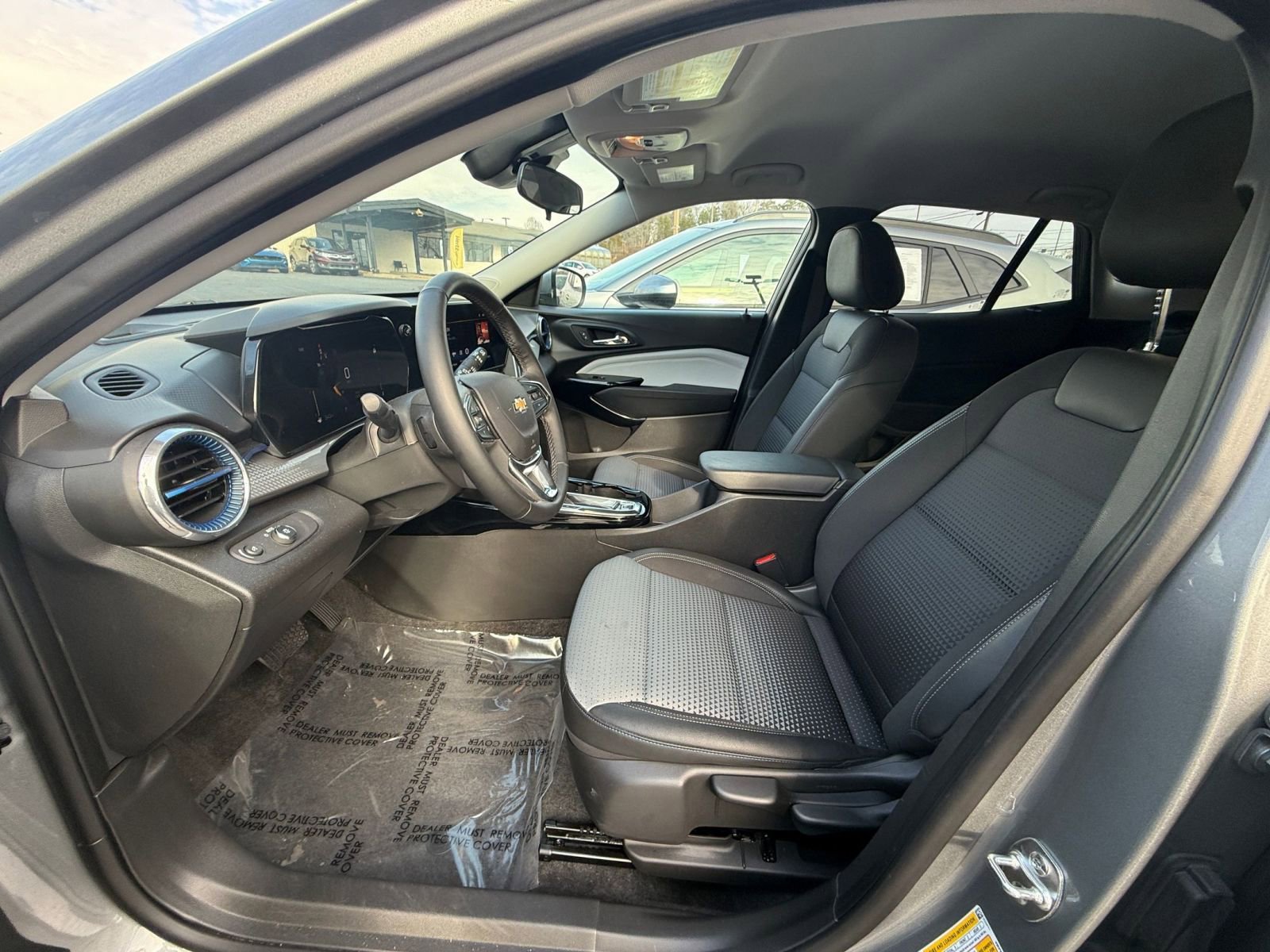 Used 2025 Chevrolet Trax LT w/ LT Convenience Package image 25