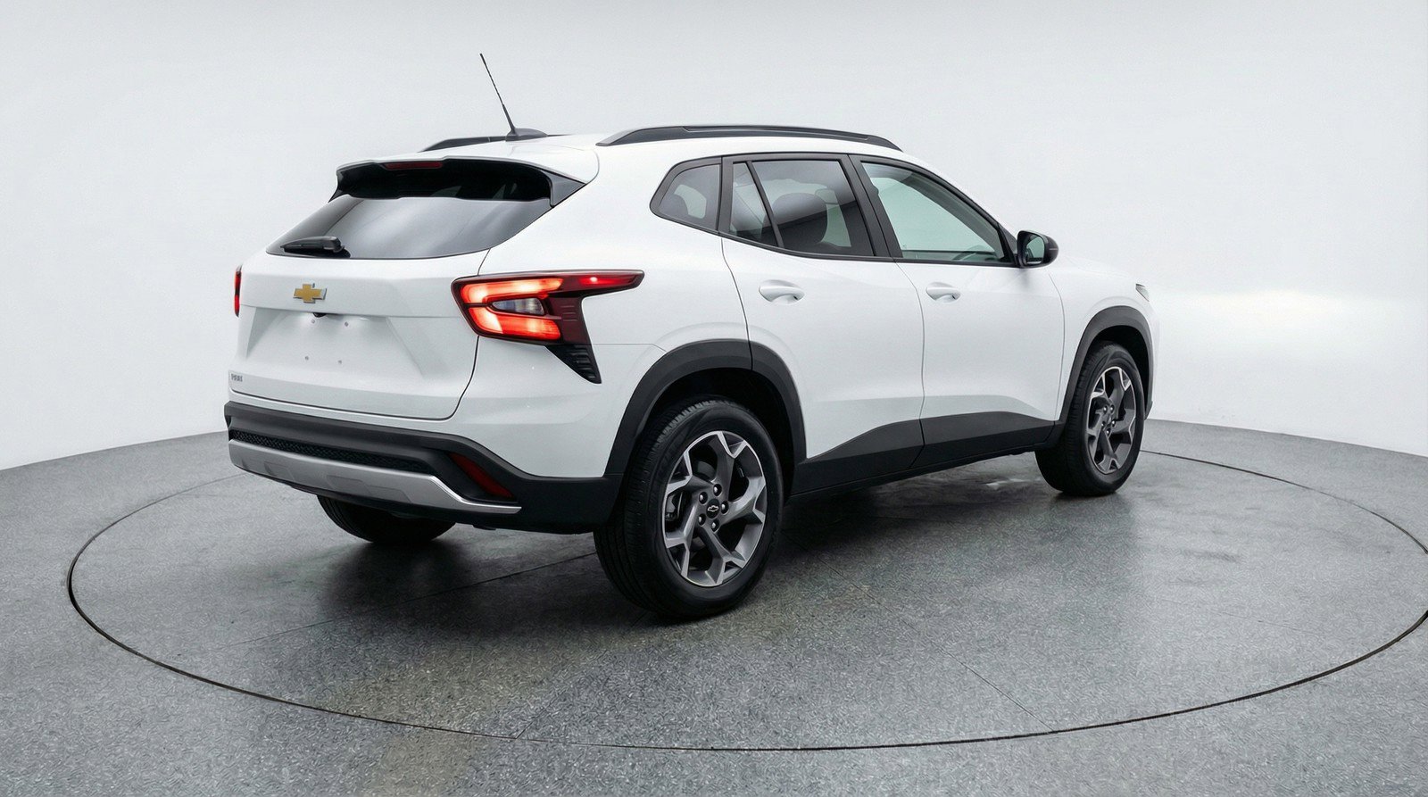 Used 2025 Chevrolet Trax LT FWD image 9