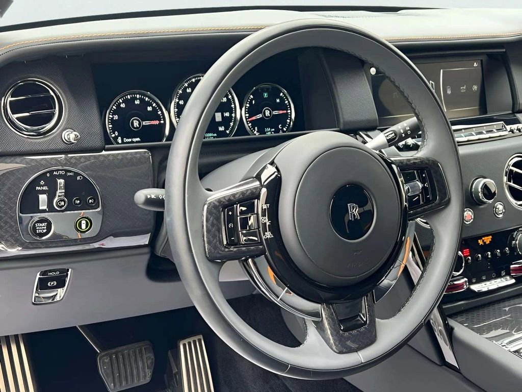 Used 2024 Rolls-Royce Cullinan Black Badge image 16