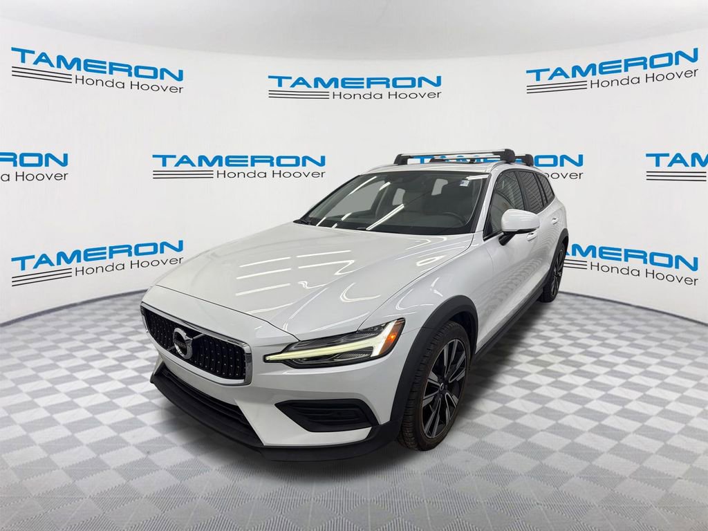 Used 2020 Volvo V60 T5 Cross Country AWD/4WD image 1