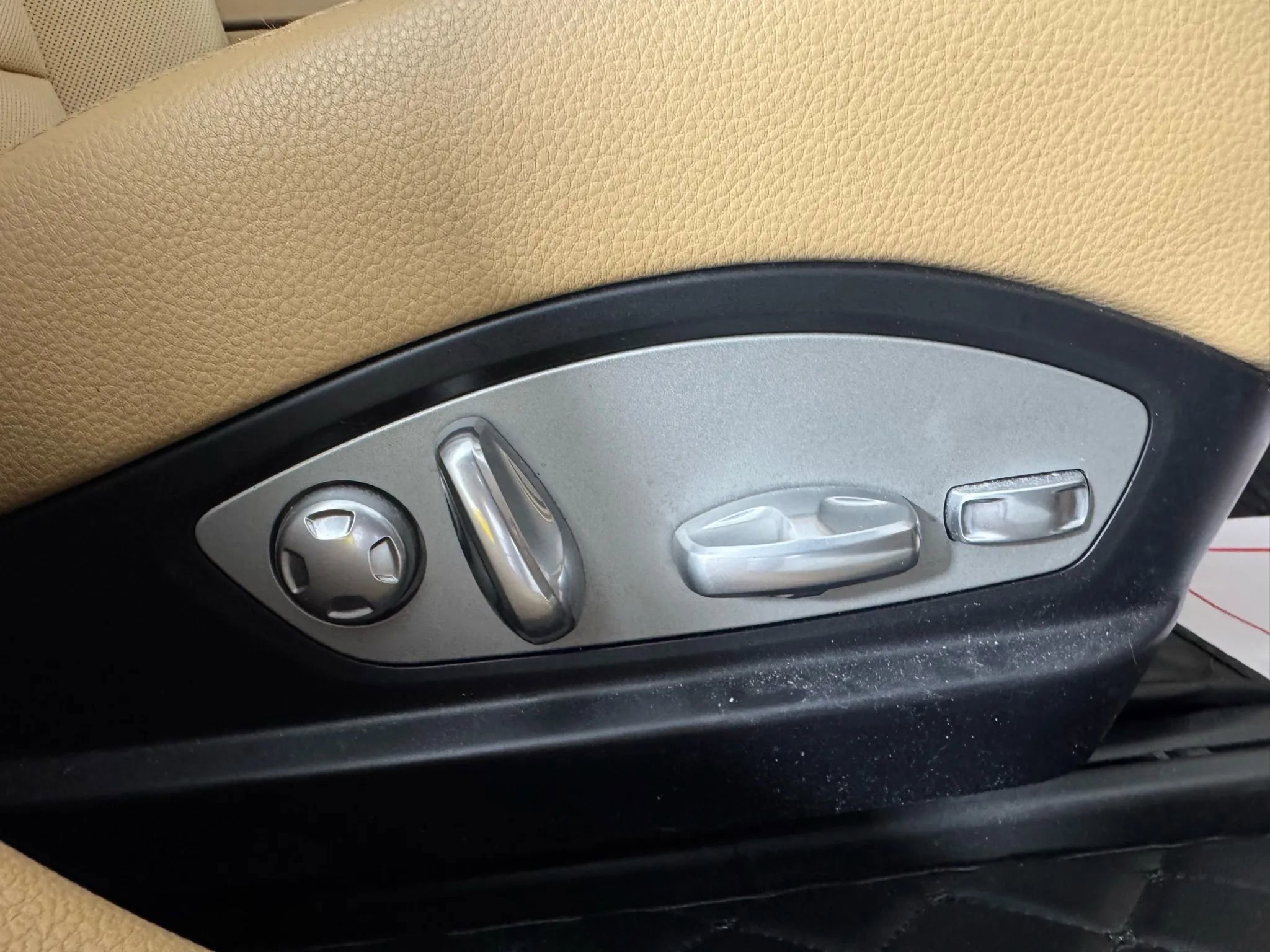 Used 2016 Porsche Panamera image 35