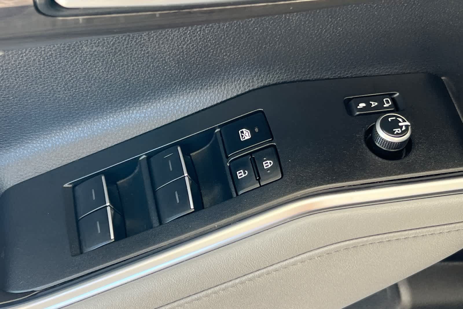 Used 2023 Toyota Highlander Limited AWD/4WD image 13