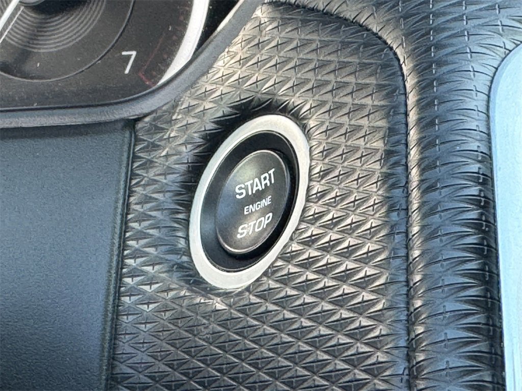 Used 2022 Land Rover Range Rover Velar R-Dynamic S image 14