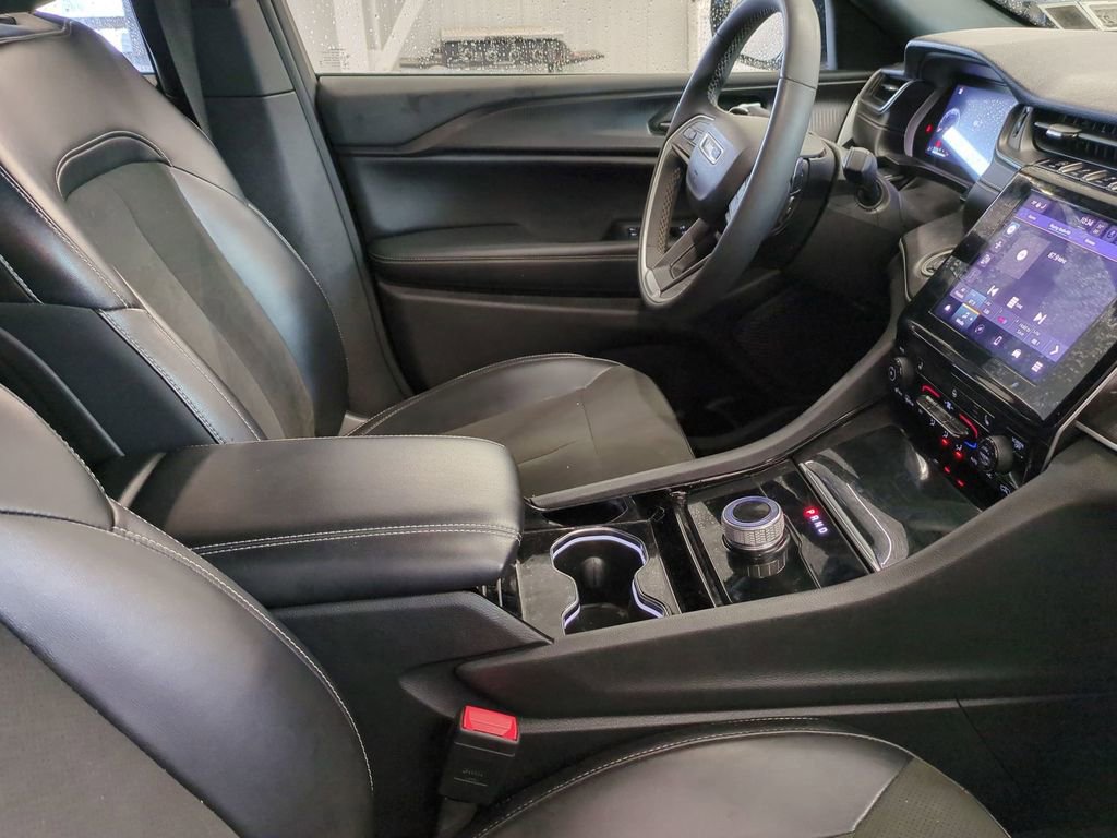 Used 2023 Jeep Grand Cherokee Altitude image 38