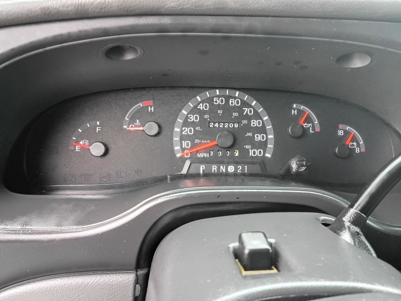 Used 2003 Ford E-150 and Econoline 150 Wagon RWD image 11