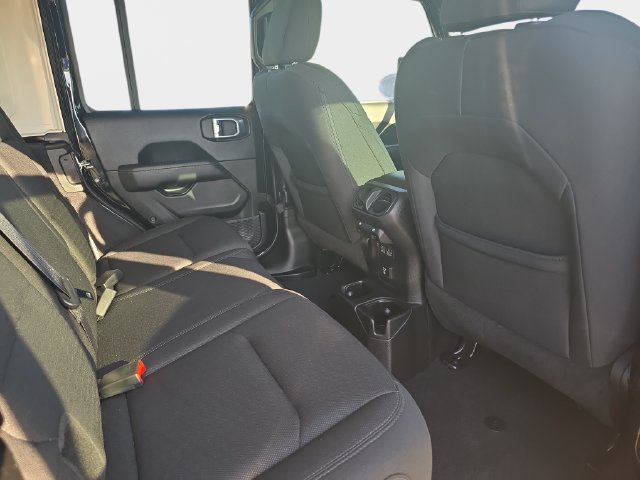 Used 2019 Jeep Wrangler Unlimited Sahara w/ Cold Weather Group AWD/4WD image 13