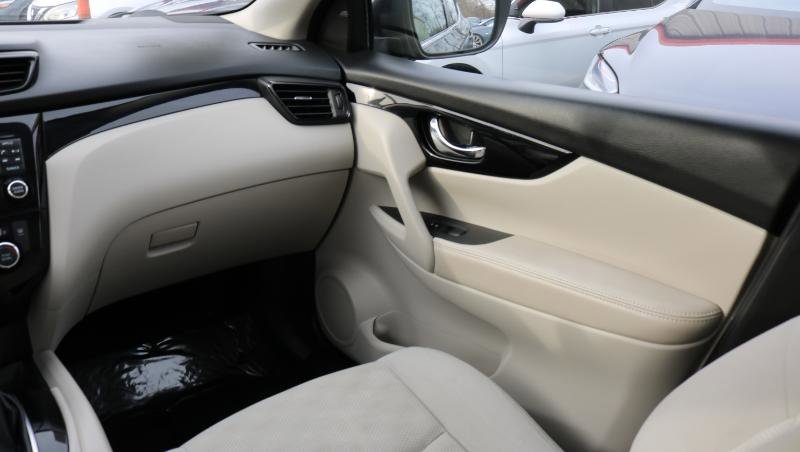 Used 2017 Nissan Rogue Sport SV w/ SV Premium Package image 19