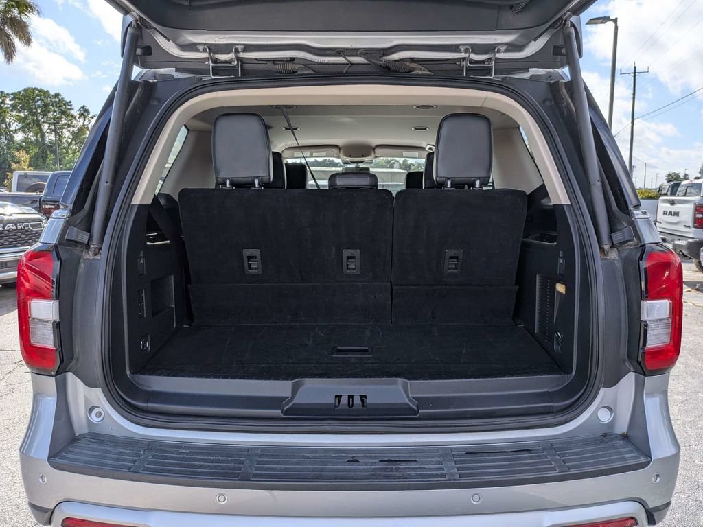 Used 2024 Ford Expedition XLT AWD/4WD image 11