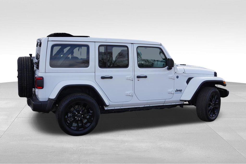 Certified 2025 Jeep Wrangler Unlimited Sahara w/ Safety Group image 5