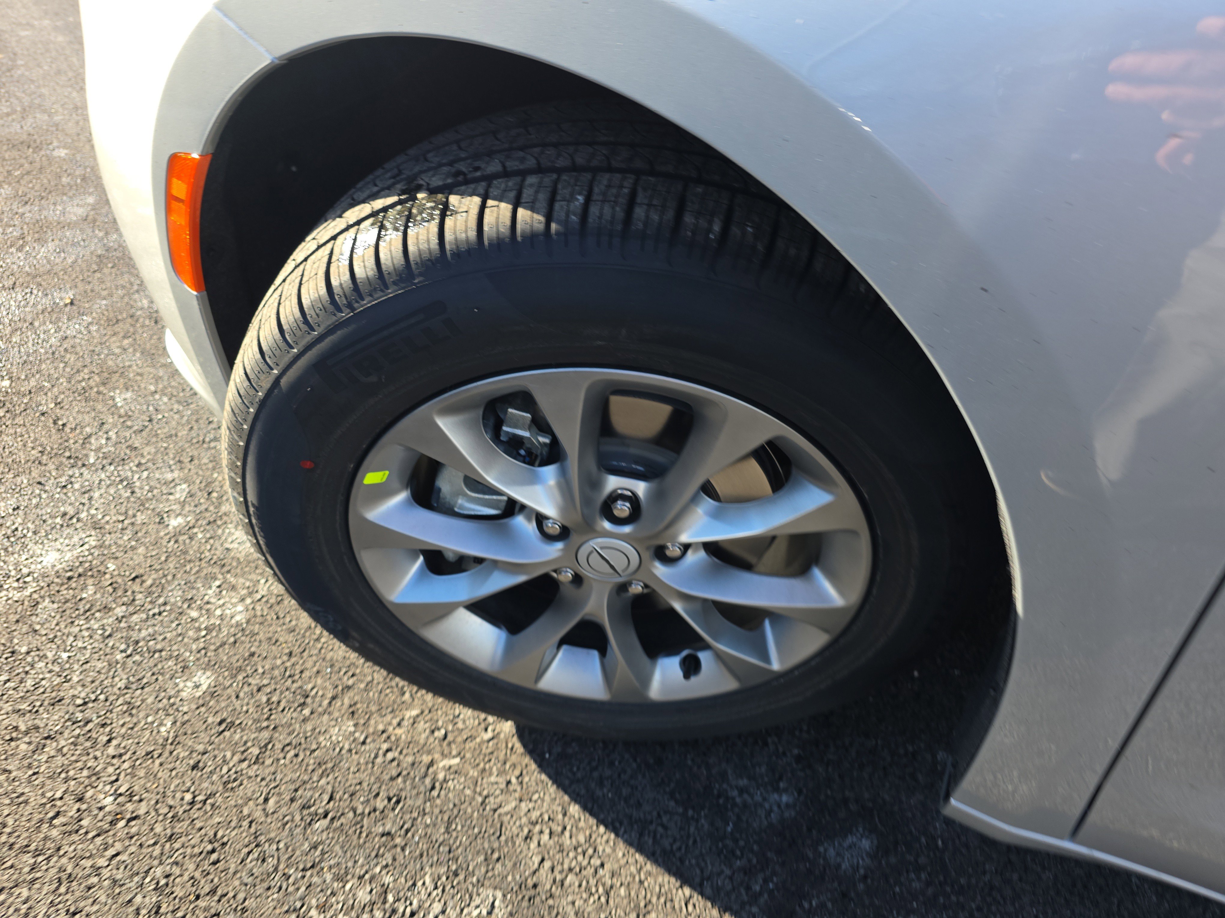 New 2026 Chrysler Pacifica Limited w/ Uconnect Theater Family Group image 37