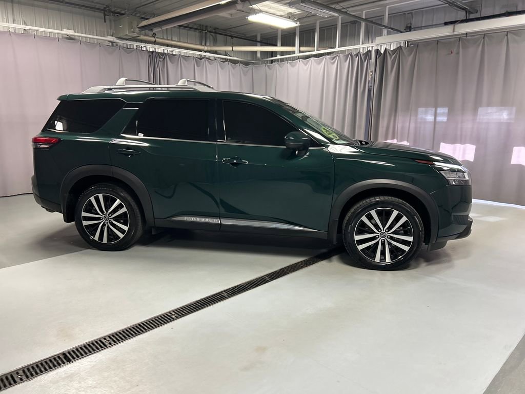 Used 2024 Nissan Pathfinder Platinum w/ Cargo Package image 8