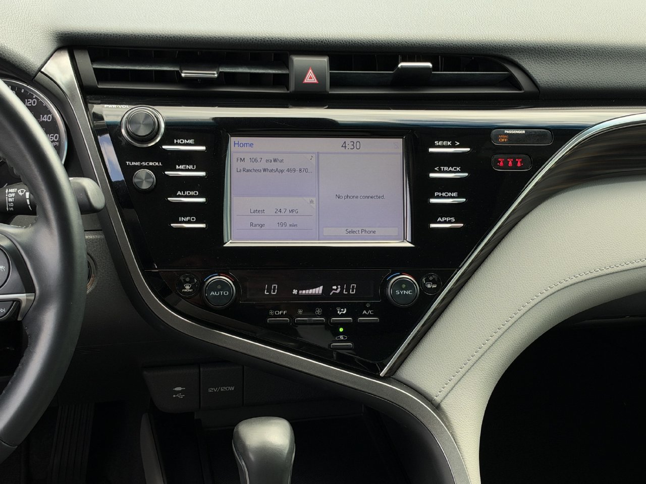 Used 2018 Toyota Camry XLE FWD image 17
