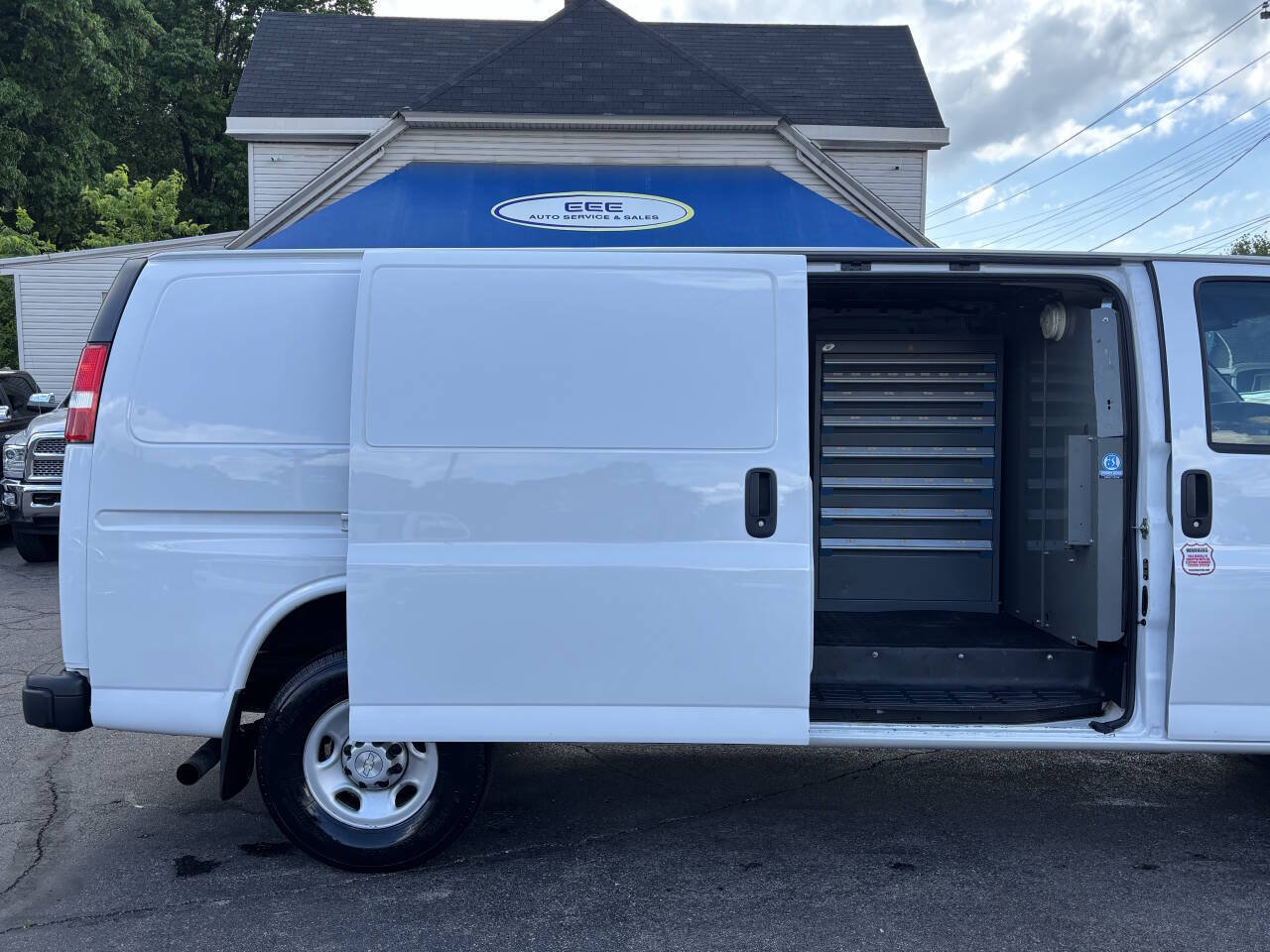 Used 2020 Chevrolet Express 3500 Extended w/ Driver Convenience Package RWD image 16