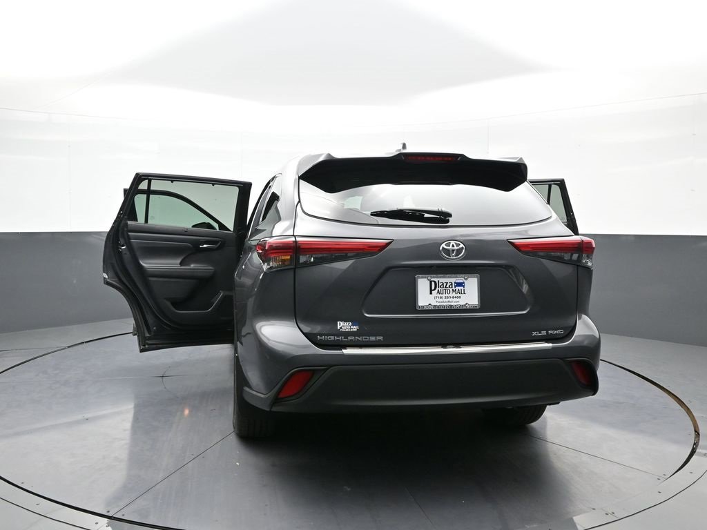 Certified 2023 Toyota Highlander XLE image 49