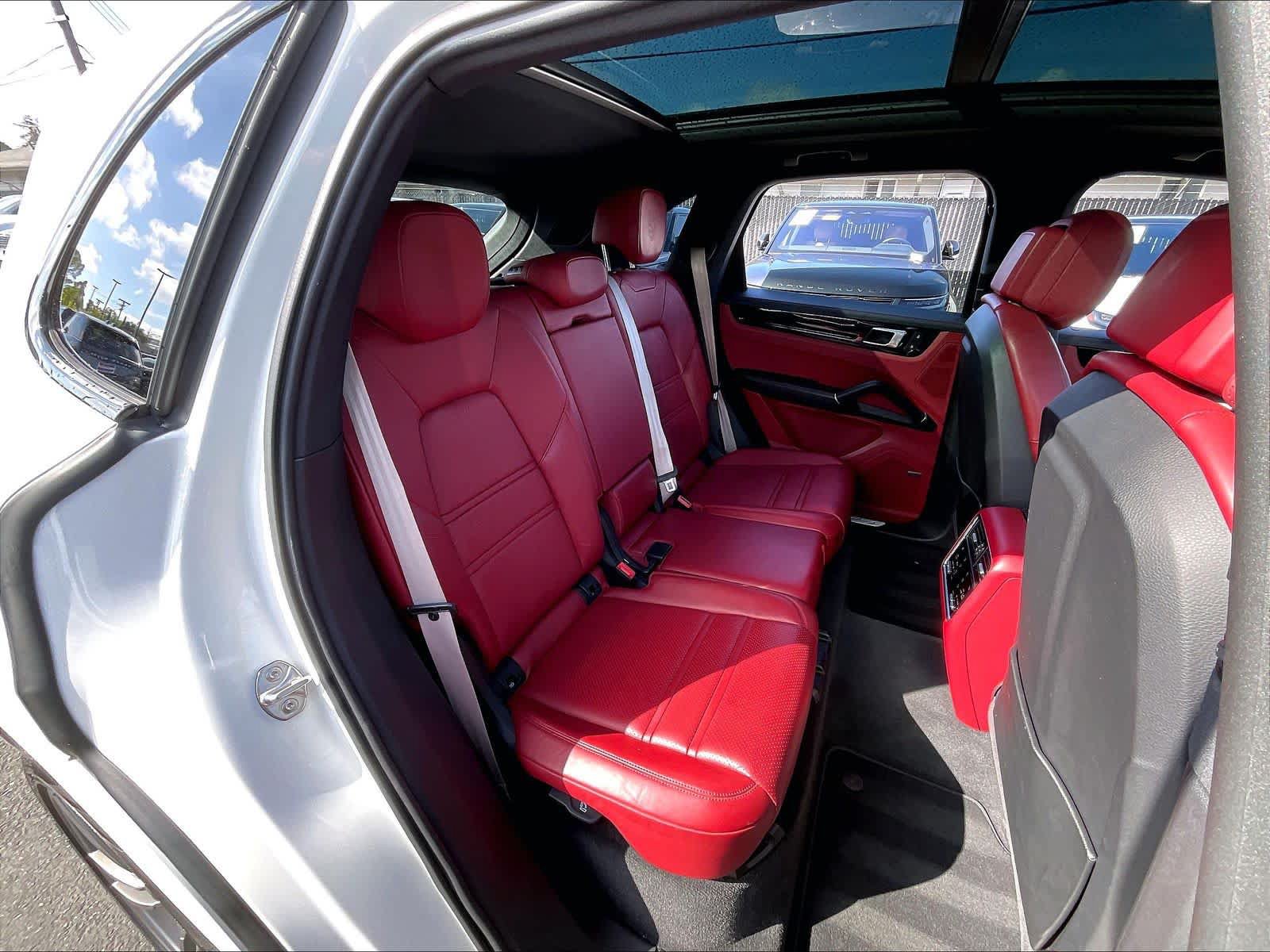 Used 2023 Porsche Cayenne Platinum Edition AWD/4WD image 29
