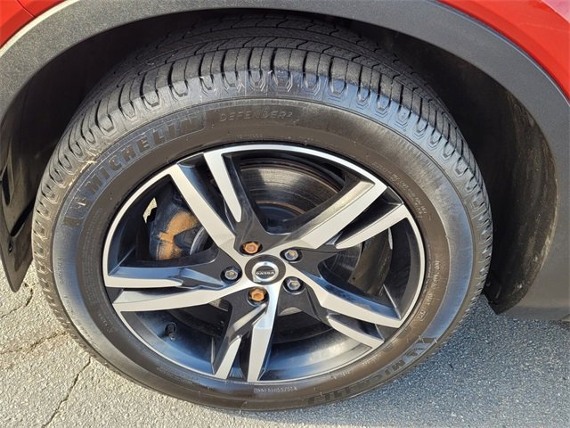 Used 2023 Volvo XC40 B5 Core image 17